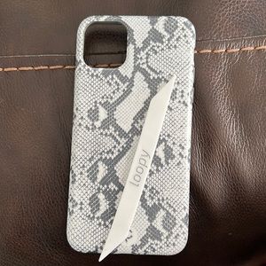 Loopy case in Snakeskin